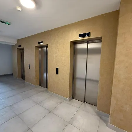 The Perle Tower Garage Car Park 아파트