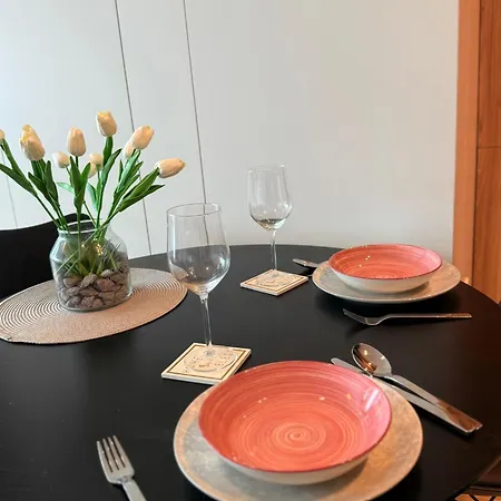 The Perle Tower Garage Car Park 아파트 *